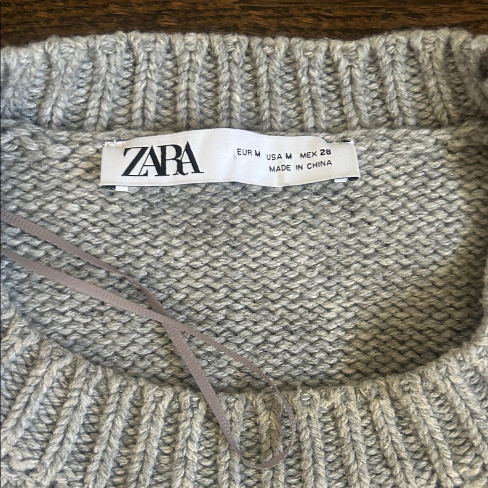 Zara Women's Light Gray Crewneck Sweater - Picture 2 of 5